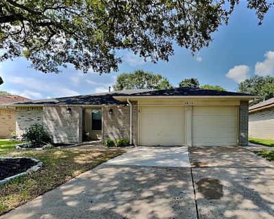 4 Bedroom 2BA 1735 ft Pet-Friendly Single Family Detached House For Rent in Houston, TX