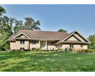 4 Bedroom 3BA 2845 ft² Residential For Sale in La Grange Highlands, IL