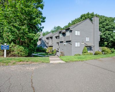 2 Bedroom 2BA 1842 ft Townhouse For Rent in Glastonbury, CT