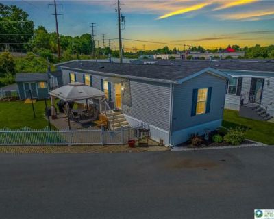 2 Bedroom 2BA 960 ft Mobile Home For Sale in Trexlertown, PA