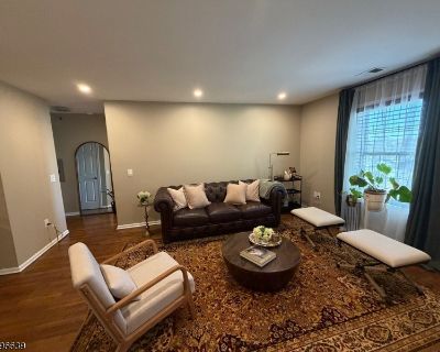 110 Orange St, 9. Beautifully updated 2-bedroom 1.5 bath condo in a highly desirable Bloomfield location. This bright and spacious unit features original hardwood floors in the living area, brand new hardwood flooring in the bedrooms and new ceramic tile in the kitchen and bathrooms. The modern kitchen is equipped with quartz countertops, stainless steel appliances, and recessed lighting. Addit...