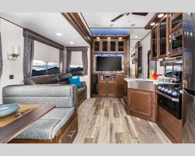 2019 Forest River Cherokee Arctic Wolf 265DBH8 For Sale by Dealer in Carson city, Nevada