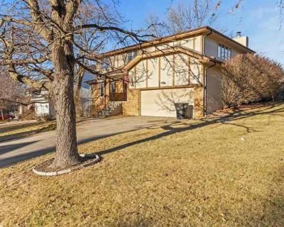 4 Bedroom 3BA 2544 ft Pet-Friendly Apartment For Rent in Omaha, NE