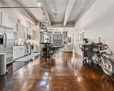 2 Bedroom 1BA 1311 ft Condominium For Sale in KANSAS CITY, MO