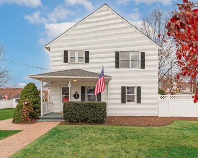 3 Bedroom 2BA 2072 ft Single Family House For Sale in Watertown, CT