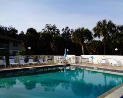 2 Bedroom 2BA 848 ft Townhouse For Rent in Port Charlotte, FL