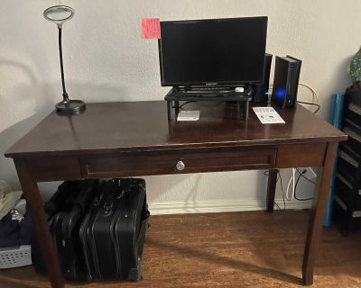 Desk with built in Cable Management