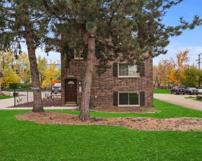 21W284 Tee Lane # C. Property for Rent in Itasca, IL for $1,750 with 2 bedrooms and 1 full bath. This 1,100 square foot property was built in 1983.. EXCELLENT LOCATION, PRIVATE & TUCKED AWAY RESIDENTIAL AREA NEAR PARK, TENNIS COURTS & EAGLEWOOD RESORT GOLF COURSE & SPA!!! LARGE REMODELED UNIT WITH OPEN FLOOR PLAN. 2 LARGE BEDROOMS, SPACIOUS LIVING ROOM, FULL UPDATED BATH, NEWER CUSTOM KITCHEN W...