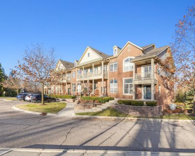 3 Bedroom 1BA 1637 ft Condo For Sale in Walled Lake, MI