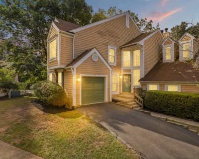 2 Bedroom 3.5BA 1737 ft Townhouse For Rent in Reston, VA