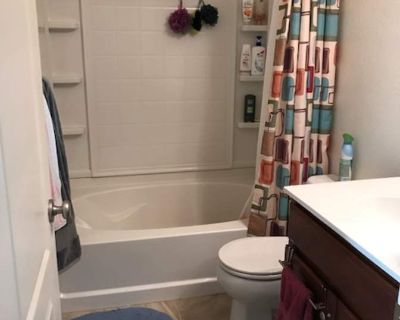 Private room with shared bathroom in a Townhouse, Hayward, CA 94541
