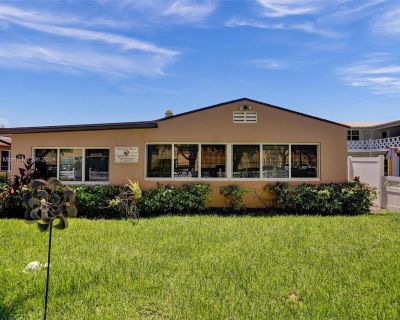 6652 ft Commercial Property For Sale in Hollywood, FL