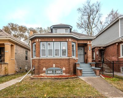 5 Bedroom 2BA 3308 ft Single Family House For Sale in Chicago, IL