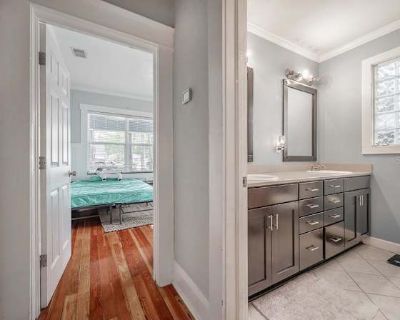 Private room with shared bathroom in a House with 2 roomies, Tampa, FL 33603