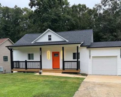 242 Oakdale Avenue. image_url. Patio / balcony Hardwood floors Dishwasher Pet friendly Garage Recently renovated Unit Amenities air conditioning ceiling fan dishwasher garbage disposal hardwood floors microwave oven patio / balcony range refrigerator recently renovated Property Amenities cats allowed dogs allowed pet friendly parking garage. Pets allowed. 3 Bedroom. 3 Bathroom. 2500 ft