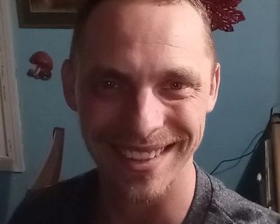 Laid back, have 2 jobs, and only home on day off and with my 8 year old. Very responsible and respectful. Quiet, and stick to my selfNo.