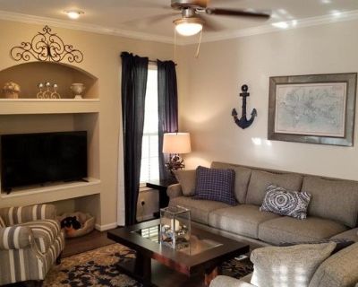 1 Bedroom 1BA 817 ft Apartment For Rent in Friendswood, TX