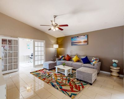 3 Bedroom 2BA Pet-Friendly House Vacation Rental in Blue Coral, Bradenton, FL
