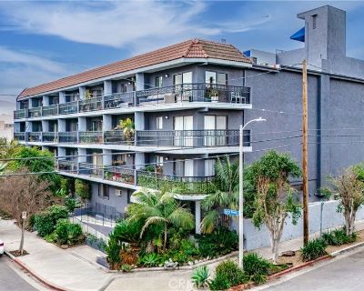 1 Bedroom 1BA 706 ft Condo For Sale in West Hollywood, CA