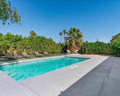 3 Bedroom 2BA 1218 ft Pet-Friendly Apartment For Rent in Palm Springs, CA