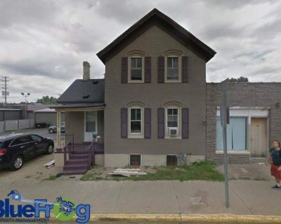 3 Bedroom 1BA 0 ft Pet-Friendly Apartment For Rent in New London, WI