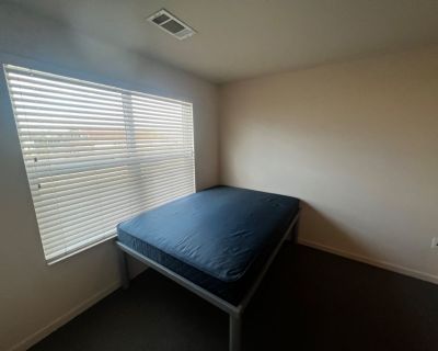 Private bedroom w/ en-suite + Walk in (Will pay $300 of first 2 month!)