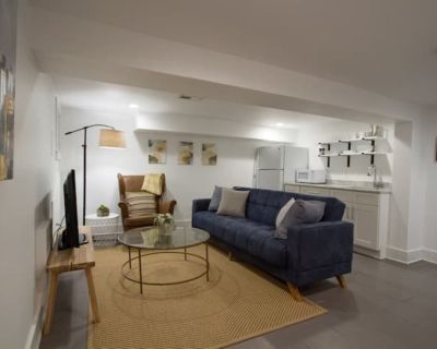 1 bed 1 bath guest house vacation rental in Washington, DC