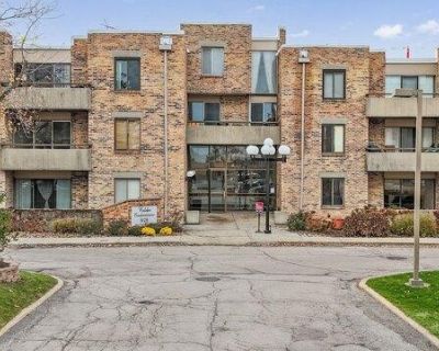 1 Bedroom 1BA Condo For Sale in Schaumburg, IL
