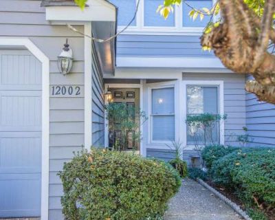 3 Bedroom 2.5BA 1500 ft Pet-Friendly Apartment For Rent in Short Pump, VA