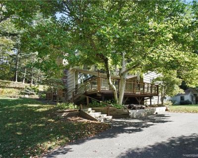 3 Bedroom 1BA 1379 ft House For Rent in East Hampton, CT