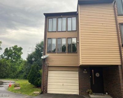 1 Bedroom 2BA 998 ft Condominium For Sale in AKRON, OH