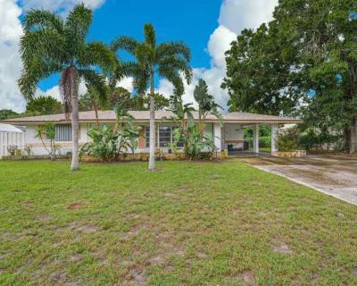 2 Bedroom 1.5BA 0 ft Pet-Friendly Apartment For Rent in Fort Pierce South, FL