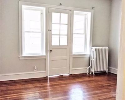 Minimum stay: 12 months. Deposit: 787. Bills included. Age preference: 22 - 32. Available for students. This apartment is 1 block away from the local bars/ restaurants/ grocery store and very close to a nearby state park! Rent listed above is approximate and includes all utilities. The building is owned by a private landlord and maintenance is very quick to respond to any issues. The apartment ...