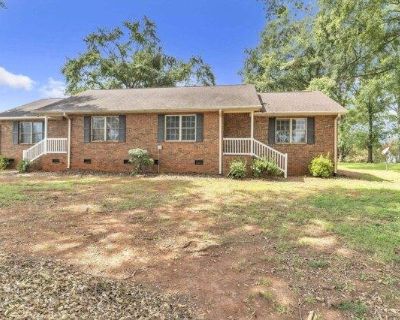 2 Bedroom 2BA Pet-Friendly House For Rent in Boiling Springs, SC