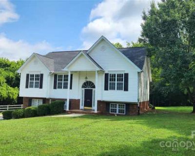 4 Bedroom 3BA 2015 ft Single Family Home For Sale in MOUNT HOLLY, NC