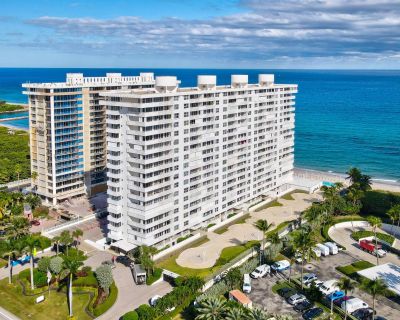 3 Bedroom 2BA 2006 ft Condo For Sale in Boca Raton, FL
