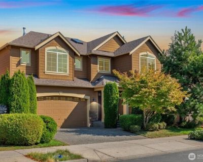 10842 243rd Ave NE. Gorgeous Murray Franklyn home, directly across from a community park and backs to open space w/ lush green vistas. Stunning views from every room! Sunlit 5 bedrooms with office/ bedroom, and 3/4 bathroom w/ shower on main level. Family room w/ cozy gas fireplace. Chef's kitchen w/ gorgeous views, stainless steel appliances, full-height backsplash, granite slab countertops. F...