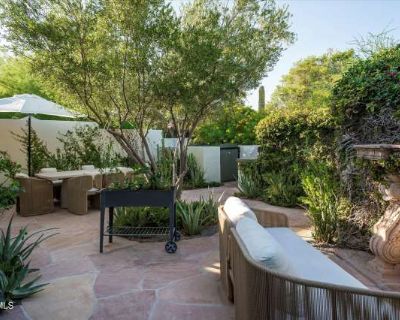 2 Bedroom 2BA 1192 ft Furnished Apartment For Rent in Scottsdale, AZ