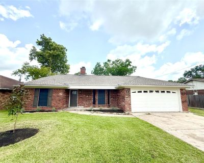 3 Bedroom 2BA 1428 ft Single Family Detached House For Rent in Angleton, TX