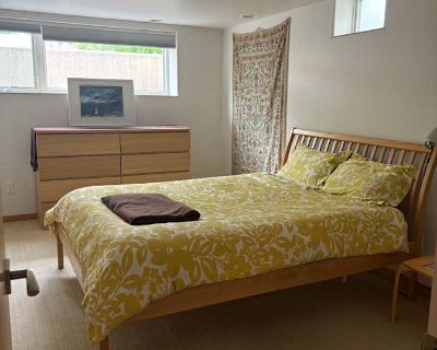 Private room with shared bathroom in a House with 1 roomie