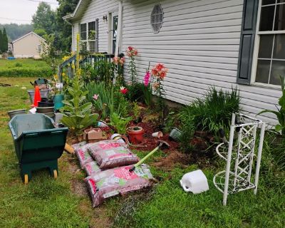 Quiet introverts make this a great place for serious students. In home laundry, kitchen well stocked with culinary tools. Fond of the outdoors? Dog friendly with meet and greet.Biking, fishing, gardening, cooking? Welcome!20 minutes to West Main shopping, 25 to Western and K.. 3 Bedroom. 2 Bathroom