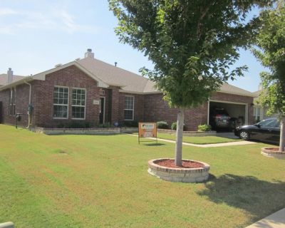 4 Bedroom 2BA 2179 ft Single Family House For Rent in Lewisville, TX