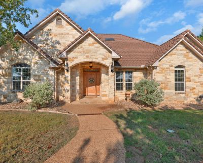 3 Bedroom 3BA 3272 ft Single Family House For Rent in Horseshoe Bay, TX