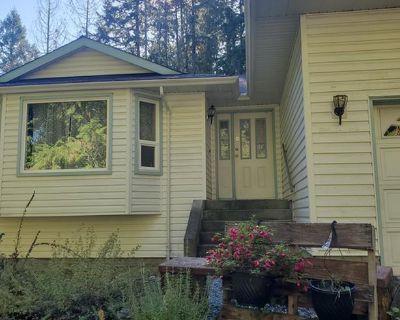 Reduced price for a 3 bedroom house located in Shawnigan village A 10 minute walk to village shops, food, post office, pharmacy and more. Furnished and ready to move in. 1 Queen Bedroom $1480 2 Queen Bedrooms $1800 1 King Bedroom $1800 1 King with 1 Queen $2000 Free Wi-Fi Electric heating with wood-stove Firewood available at cost. Kitchen, living room, breakfast nook, family room, large deck, ...