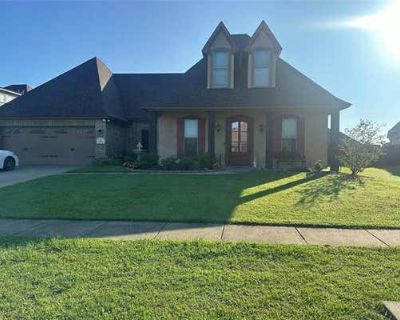 4 Bedroom 3BA 2800 ft Single Family Home For Sale in BENTON, LA