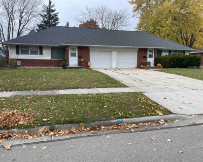 1 Bedroom 2380 ft Studio For Sale in De Pere, WI