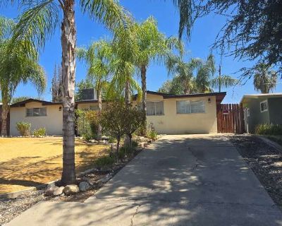 3 Bedroom 1BA 1175 ft Apartment For Rent in Bakersfield, CA