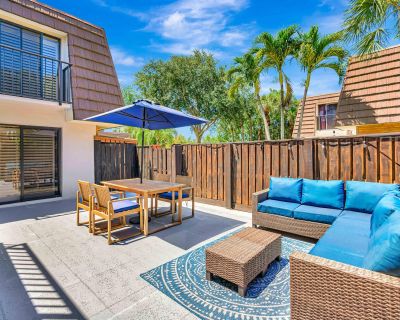 12th Court. RENTED JAN-MARCH 2025, BUT STILL AVAILABLE FOR SEASON FOR APRIL, and any additional months. Impeccably renovated and decorated. New bath renovations to be completed by December 10, 2025. Location can't be beat! Minutes from the beach, shopping and restaurants.. 2 Bedroom. 2 Bathroom. 1188 ft