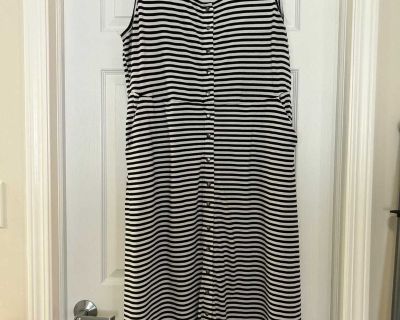 Torrid Stretchy Black & White Long Dress w/ Pockets- 1X