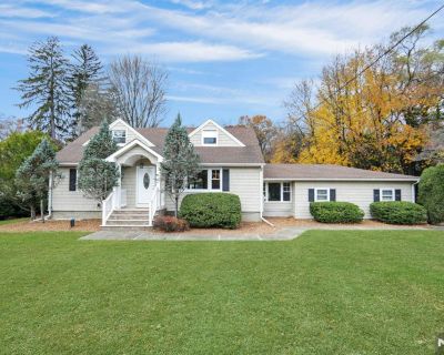 3 Bedroom 2BA Single Family House For Sale in Franklin Lakes, NJ